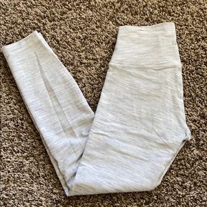 Wunder Under High-Rise Tight 28" 
Luon sz 4